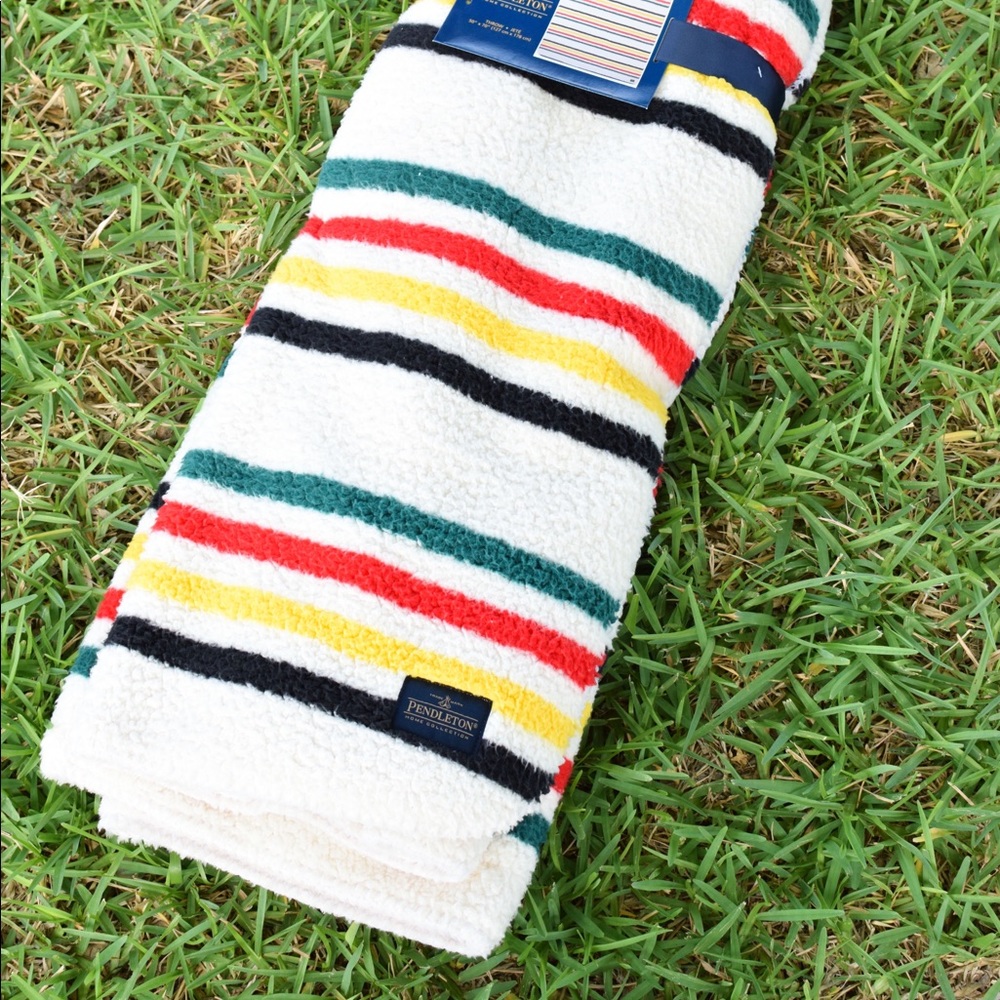 SOLD ❤️ NEW Pendleton Sherpa Blanket 50x70